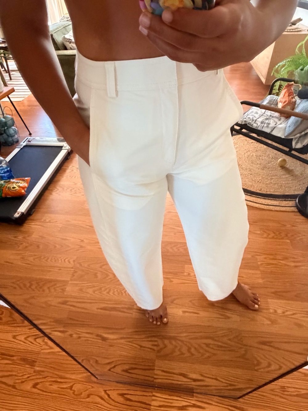 Barrel leg trousers